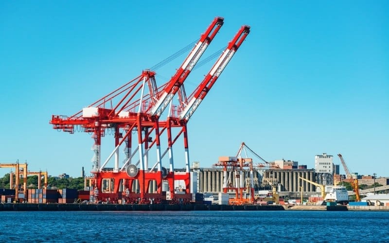 Gr&uacute;a-p&oacute;rtico-para-contenedores